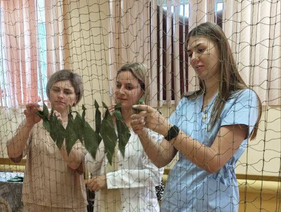 Коллектив больницы освоил новые навыки помощи для фронта